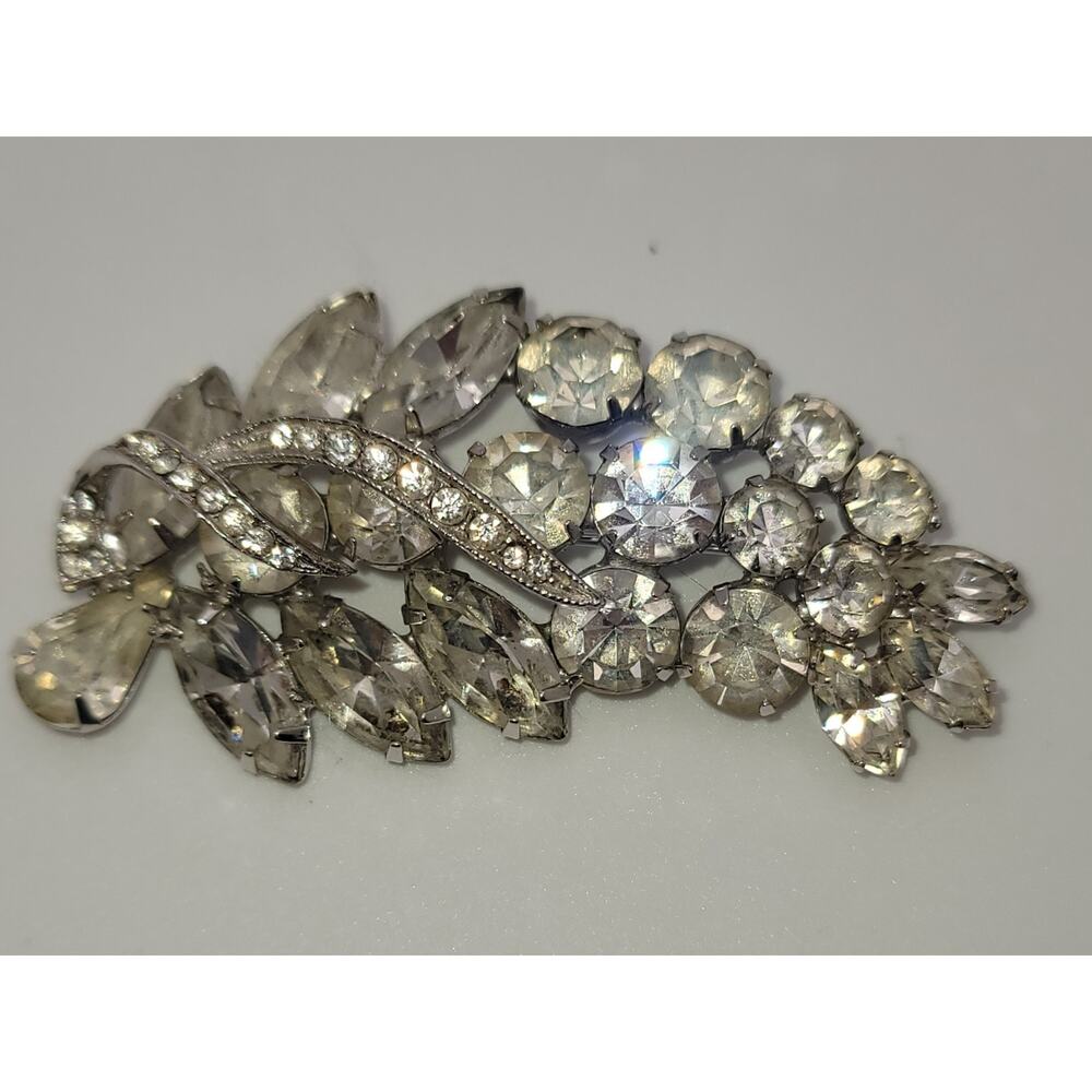 Vintage Silver-tone Leaf Style Brooch w/ Clear Chaton & Marquise Rhinestones - Picture 12 of 14